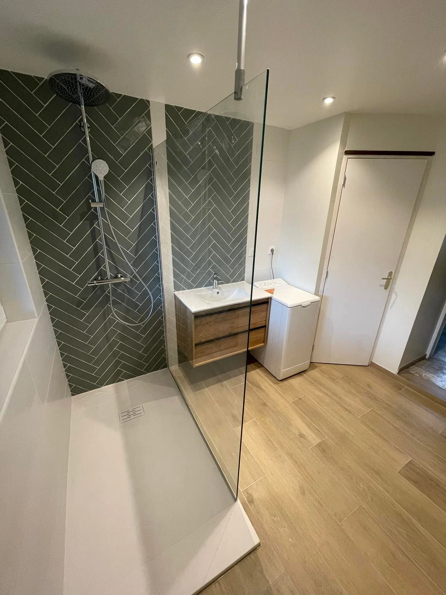 Création de douche à l’italienne à Arras, Lens, Douai, Béthune – Énergie Renouvelable Florido – 2 Création de douche à l'italienne à Arras, Lens, Douai, Béthune - Énergie Renouvelable Florido - 2